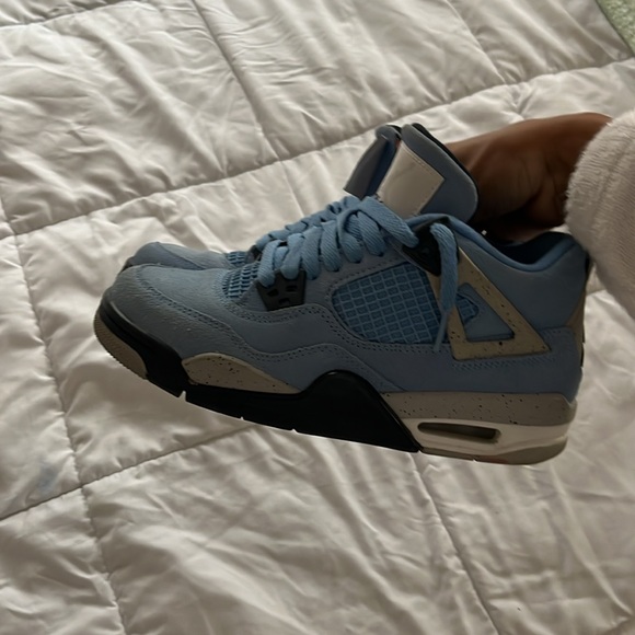 UNC Jordan 4 - Picture 2 of 4